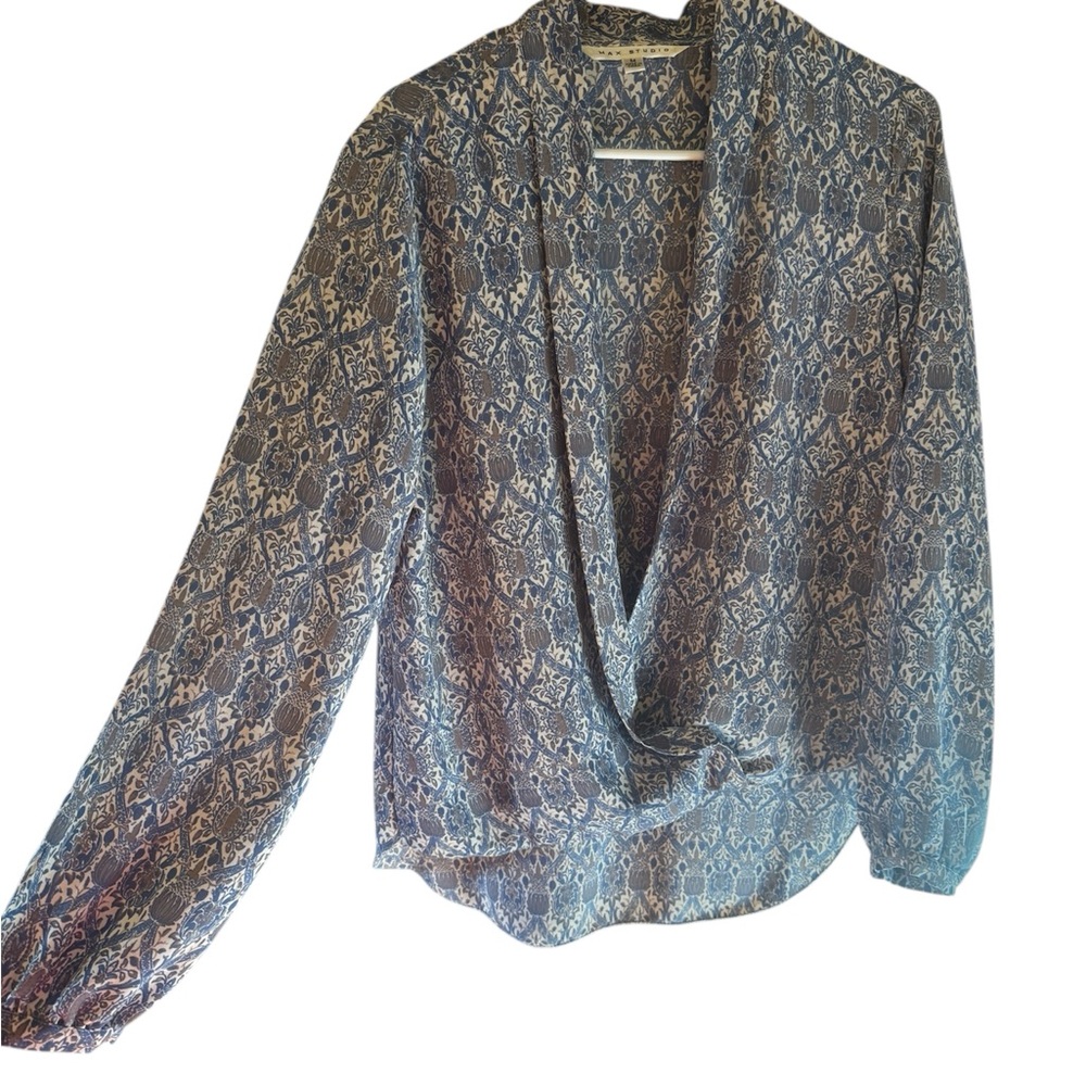 Max Studio Blue Patterned Top – Elegant & Versatile – Size Medium